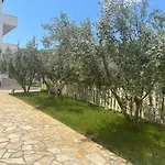 Ergys 아파트 사밀