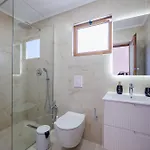 Ergys 아파트 사밀