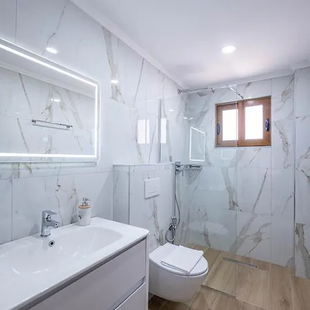 Apartment Ergys *